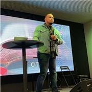 Profesor de ciencias para alumnos de ESO podría dar clases de física, química y matematicas